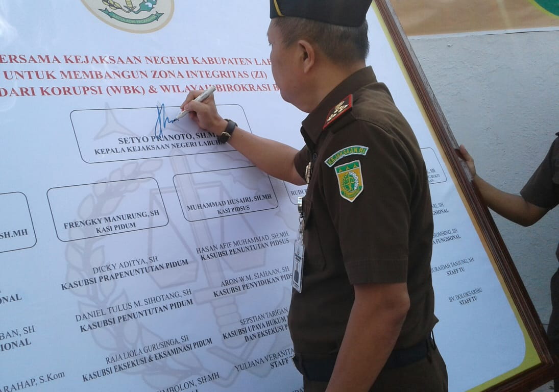 Kejari Labuhanbatu Deklarasi Zona Integritas Wilayah Bebas Korupsi Kejari Labuhanbatu Deklarasi Zona Integritas Wilayah Bebas Korupsi