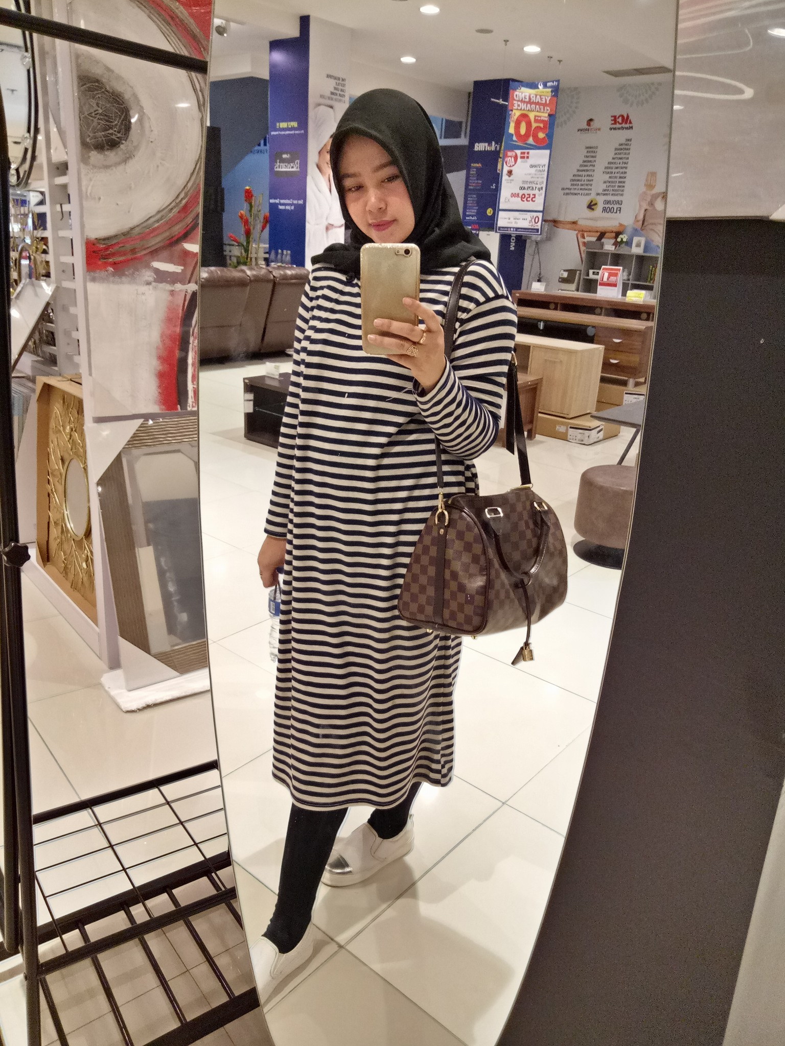 Viral! Uang dari Celengan Wanita Cantik ini Digondol Tuyul... Viral! Uang dari Celengan Wanita Cantik ini Digondol Tuyul...