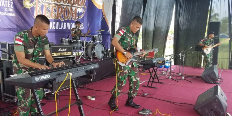 Kalacakti Band Hibur Warga pada Festival Crossborder di Perbatasan Papua Kalacakti Band Hibur Warga pada Festival Crossborder di Perbatasan Papua