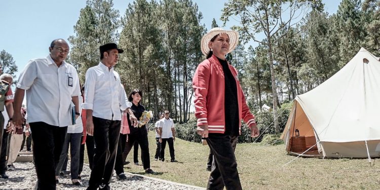 Jokowi di Danau Toba: Tempatnya Bagus, Gampang Cari Investor