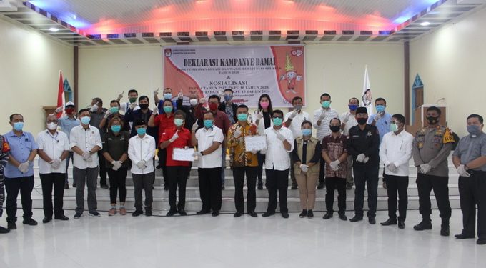 Kapolres Nisel Serahkan Maklumat Kapolri pada Acara Deklarasi Kampanye Damai