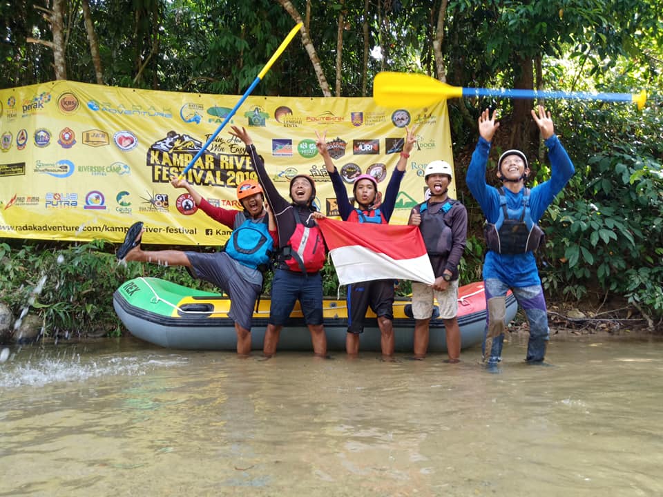 Andri Manullang bersama River Guide Sumatera Raih Juara 3 di Malaysia Andri Manullang bersama River Guide Sumatera Raih Juara 3 di Malaysia