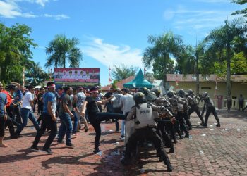 Polres Nias Bubarkan Kerusuhan dan Tembak 2 Provokator di Lokasi Kampanye