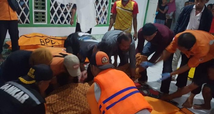 Kapal Kampanye Calon Bupati Tenggelam, Cawabup dan Tiga Penumpang Ditemukan Tewas Kapal Kampanye Calon Bupati Tenggelam, Cawabup dan Tiga Penumpang Ditemukan Tewas