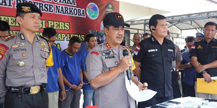 Polisi Gadungan Bermodus Tangkap Lepas Bandar Narkoba Todongkan Senpi ke Petugas Polisi Gadungan Bermodus Tangkap Lepas Bandar Narkoba Todongkan Senpi ke Petugas