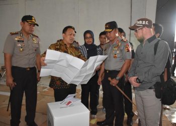 Kapolda Jabar dan Kapolres Bogor Cek Kotak dan Surat Suara Pemilu 2019