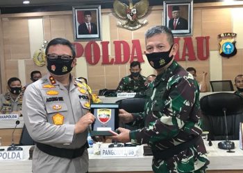 Pangdam I/BB Mayjen TNI Irwansyah dan Kapolda Riau Irjen Pol Agung Setya Imam Effendi Bahas Covid-19 dan Kebakaran Hutan