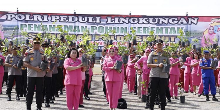 Kapolda Sumut Tanam 57300 Pohon Untuk Reboisasi Lahan Antisipasi Bencana