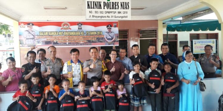 Bakti Sosial Lions Club Bersama Polres Nias Bakti Sosial Lions Club Bersama Polres Nias