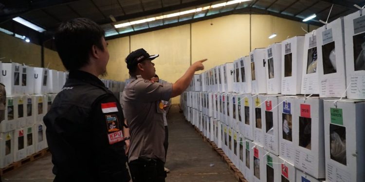 Kapolres Sidak Pengamanan Logistik Pemilu di PPK