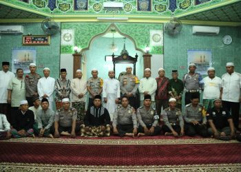 Kapolrestabes Medan Sholat Subuh Berjamaah dan Sampaikan Sejumlah Pesan di Amplas