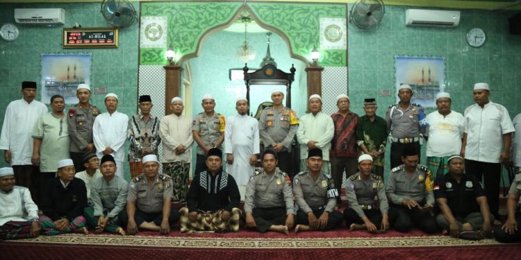Kapolrestabes Medan Sholat Subuh Berjamaah dan Sampaikan Sejumlah Pesan di Amplas