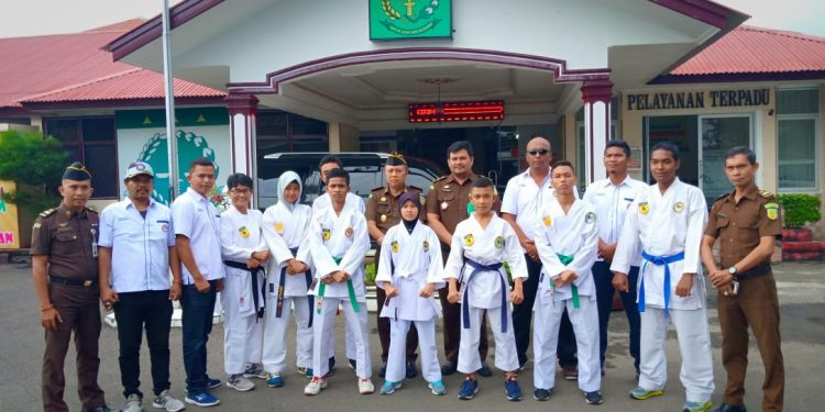 Kajari Labuhanbatu Lepas Atlit Wadokai Karatedo