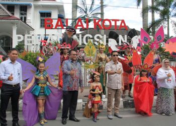 Usai Lepas Karnaval Parade Busana, Walikota Tantang Wartawan