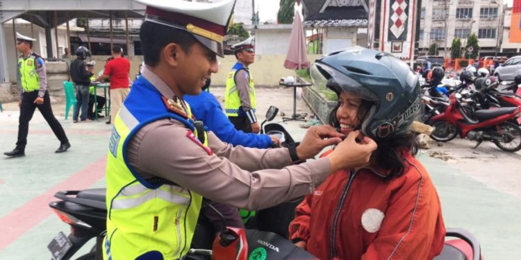 Operasi Zebra Toba 2019, Kasat Lantas Beri Hadiah Bagi Pengendara Operasi Zebra Toba 2019, Kasat Lantas Beri Hadiah Bagi Pengendara