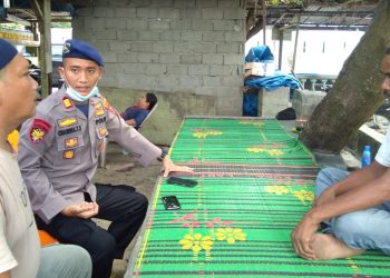 Jelang Pilkada, Kasat Pol Airud Sergai AKP Chandra Situmorang Sambang di Kampung Nelayan