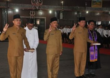 Kadis Diknas Taput Dilantik Tanpa Mengundurkan Diri Sebagai Kasek Bawaslu 