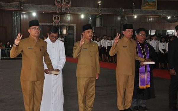 Kadis Diknas Taput Dilantik Tanpa Mengundurkan Diri Sebagai Kasek Bawaslu Kadis Diknas Taput Dilantik Tanpa Mengundurkan Diri Sebagai Kasek Bawaslu