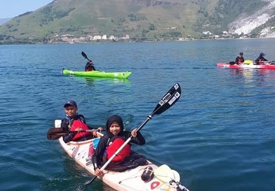 Jelajahi Lingkar Dalam Danau Toba Sejauh 135 KM Tim Ekspedisi Kayak Pelajar Indonesia, Siap Pecahkan Rekor MURI Jelajahi Lingkar Dalam Danau Toba Sejauh 135 KM Tim Ekspedisi Kayak Pelajar Indonesia, Siap Pecahkan Rekor MURI