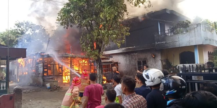 Empat Unit Rumah di Jalan Kyai Dilalap Sijago Merah