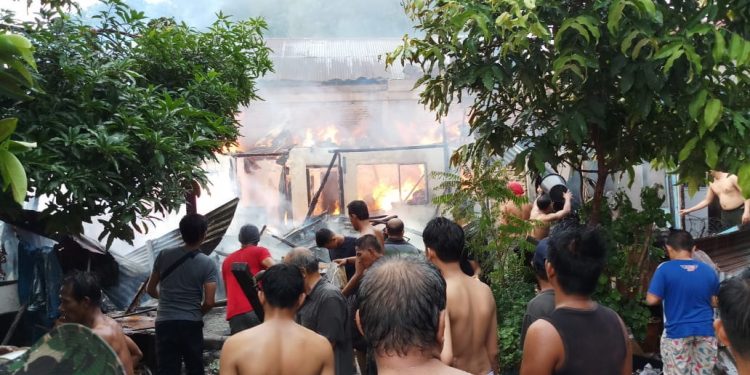 Diduga Akibat Korsleting Listrik, Lima Unit Rumah di Yos Sudarso Dilalap Api