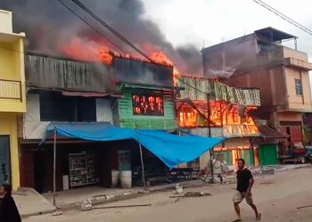 Lima Rumah dan 10 Kios Terbakar di Siborongborong