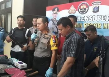 Merasa Istrinya Tak Ikhlas Mengoles, Seorang Suami Bantai Istri di Depan Tiga Anaknya