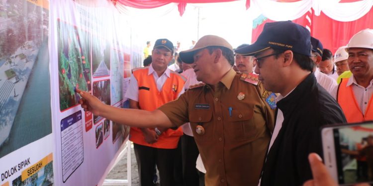 Alur Tano Ponggol Dilebarkan dan Diperdalam Kementerian PUPR, Kapal Wisata Bisa Keliling Pulau Samosir Alur Tano Ponggol Dilebarkan dan Diperdalam Kementerian PUPR, Kapal Wisata Bisa Keliling Pulau Samosir