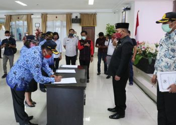 Bupati Taput Lantik 34 Kepala Sekolah SD dan SMP
