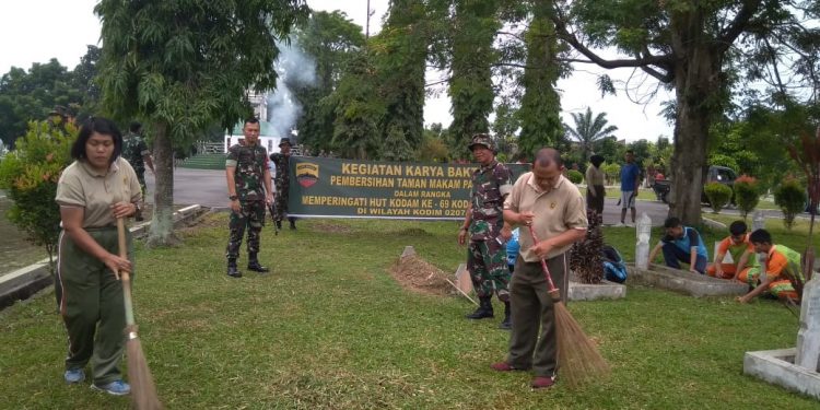 Bangkitkan Semangat Gotong Royong, Dandim 0207/ Simalungun Karya Bhakti Bersama Anggota Bangkitkan Semangat Gotong Royong, Dandim 0207/ Simalungun Karya Bhakti Bersama Anggota