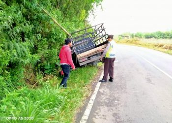 Brak! RX King Kontra L300 di Saribudolok, Pengendara Dilarikan ke Klinik