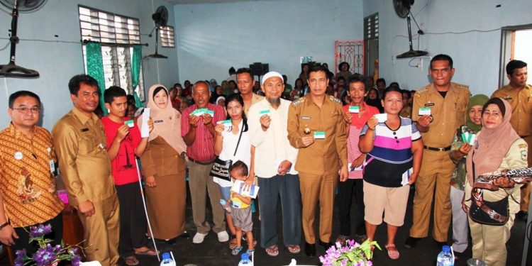 776 Warga Kecamatan Siantar Timur Terima Kartu Indonesia Sehat (KIS) dari Walikota