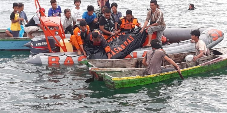Penumpang Kapal KM Ramos Risma Marisi Ditemukan di Kedalaman 10 Meter Perairan Danau Toba