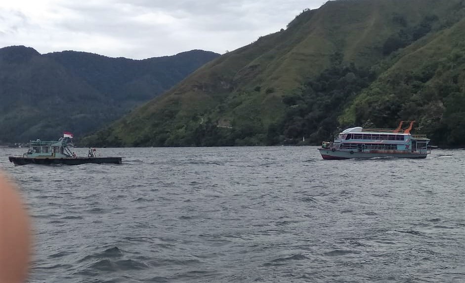 Bawa Penumpang dari Nainggolan, Kapal KM Roma Parsaulian Putus Kemudi di Tengah Danau Toba