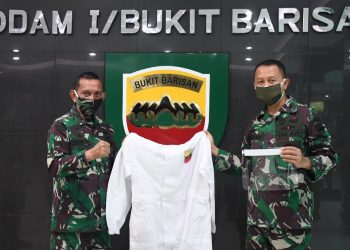 Kodam I/BB Serahkan 200 Set APD ke 8 Rumah Sakit Tentara untuk Penanganan Covid-19
