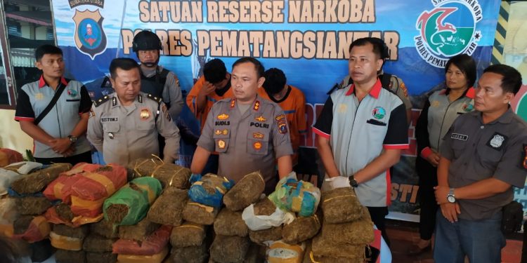 57 Kilogram Ganja Diamankan Polres Siantar, Pemiliknya Ditembak 57 Kilogram Ganja Diamankan Polres Siantar, Pemiliknya Ditembak
