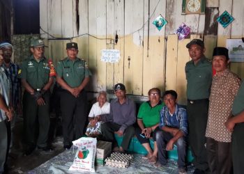 Koramil Sidamanik, Kodim 0207/ Simalungun Beri Tali Asih Nenek Renta yang Tinggal Sendiri