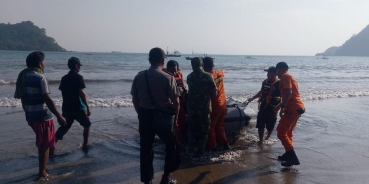 Korban Tenggelam di Pantai Gigi Hiu Berhasil Ditemukan Korban Tenggelam di Pantai Gigi Hiu Berhasil Ditemukan