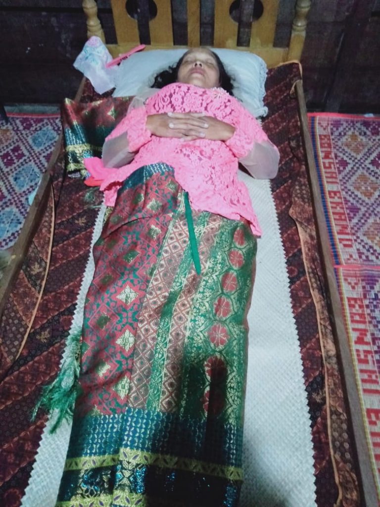 Sekeluarga Perlianto Nadeak Disambar Petir, Istrinya Nurlela Boru Marbun Tewas di TKP Sekeluarga Perlianto Nadeak Disambar Petir, Istrinya Nurlela Boru Marbun Tewas di TKP