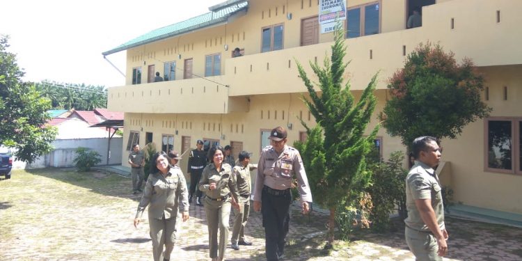 Satpol PP dan Tim Gabungan Razia Kos-kosan, 9 Orang Diamankan Satpol PP dan Tim Gabungan Razia Kos-kosan, 9 Orang Diamankan