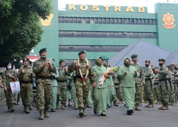 Warga Kostrad Melepas Mantan Pangkostrad Letjen TNI Besar Harto Karyawan