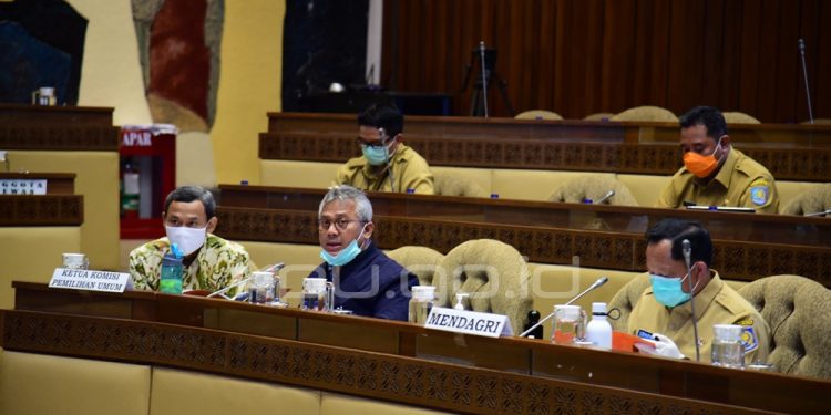 Pilkada 2020 Ditunda Menunggu Perkembangan Status Covid-19 di Indonesia Pilkada 2020 Ditunda Menunggu Perkembangan Status Covid-19 di Indonesia