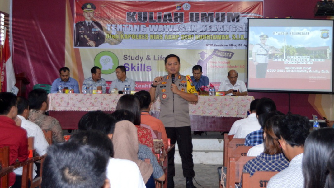 Kapolres Nias Beri Kuliah Umum Wawasan Kebangsaan di STIE Pembnas