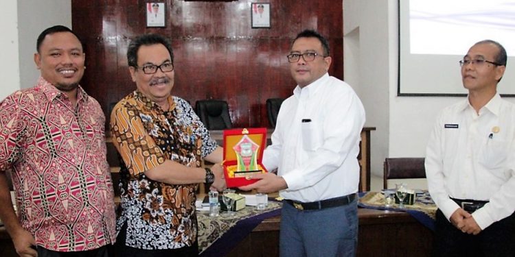 Sekda Sambut Komisi C DPRD Bersama BPKAD Provsu yang Kunker di Pematangsiantar