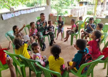 Kekurangan Guru, Satgas Pamtas RI-RDTL Yonif 132/BS Mengajar di Paud