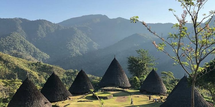 Destinasi Wisata Nomadic Tourism Ada di Labuan Bajo dan Danau Toba Destinasi Wisata Nomadic Tourism Ada di Labuan Bajo dan Danau Toba