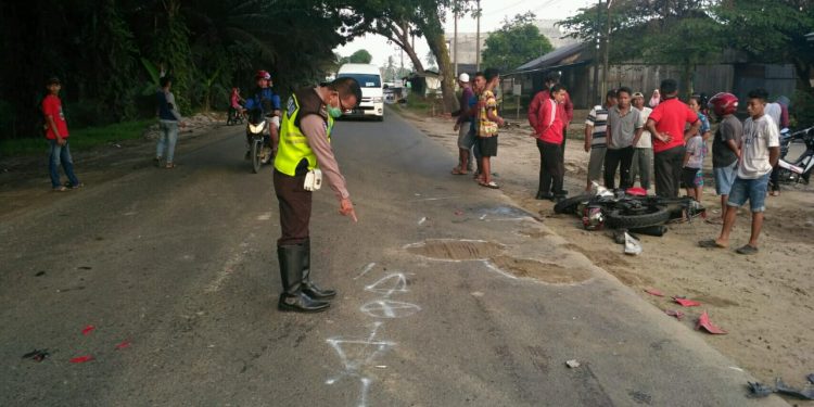 Satu orang Tewas dan Dua Luka Berat dalam Kecelakaan di Jalan Lintas Perdagangan Limapuluh Satu orang Tewas dan Dua Luka Berat dalam Kecelakaan di Jalan Lintas Perdagangan Limapuluh
