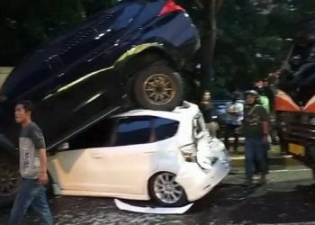 Lima Mobil Terlibat Kecelakaan Beruntun di Gagak Hitam