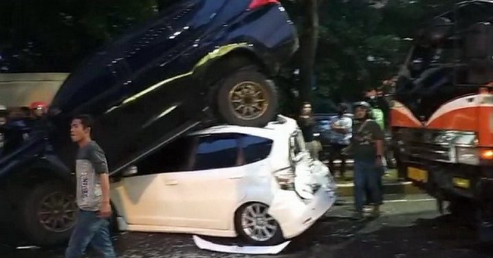 Lima Mobil Terlibat Kecelakaan Beruntun di Gagak Hitam