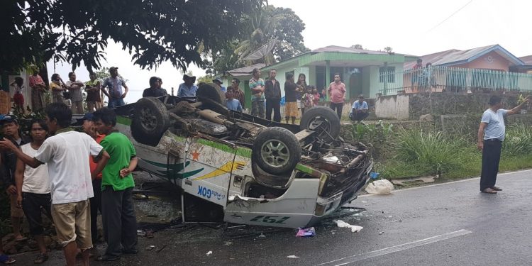 Angkutan CV Putra Gok Terbalik di Simalungun, Enam Penumpang Jadi Korban Angkutan CV Putra Gok Terbalik di Simalungun, Enam Penumpang Jadi Korban